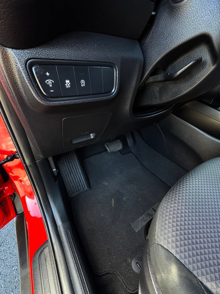 Used 2024 Kia Soul LX w/ Option Group 015 FWD image 16