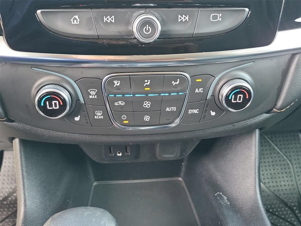 Used 2021 Chevrolet Traverse LT FWD image 34