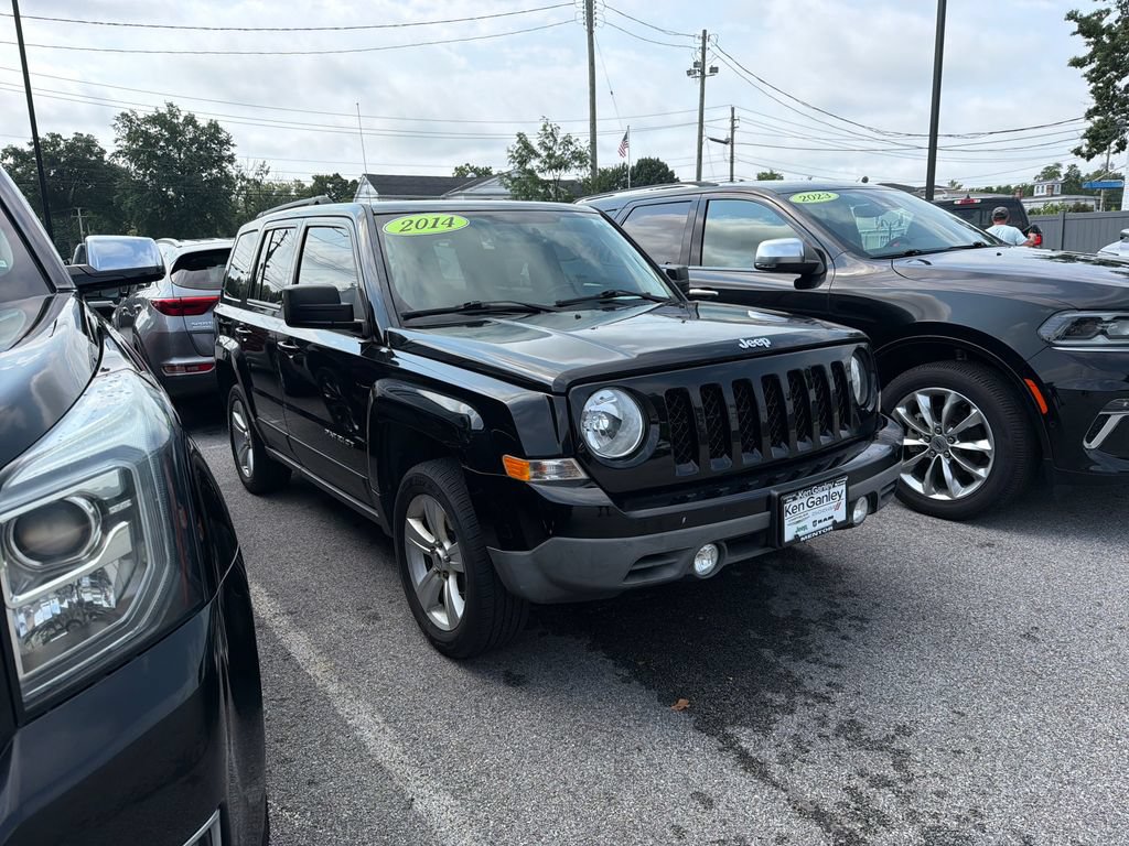 Used 2014 Jeep Patriot Latitude w/ Sun/Sound Group AWD/4WD image 4