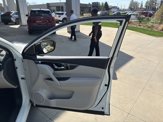 Used 2018 Nissan Rogue Sport SL w/ SL Premium Package image 30