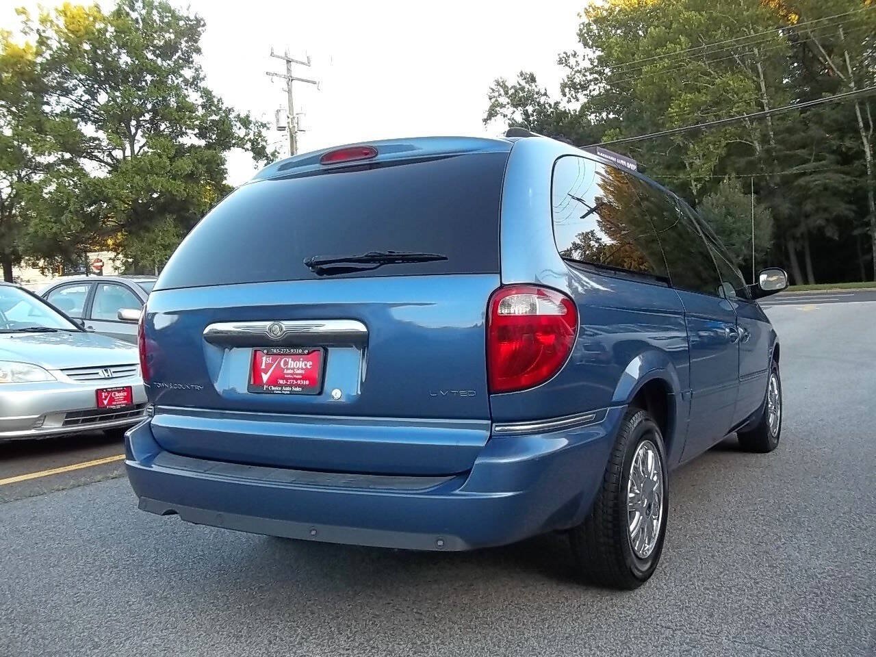 Used 2007 Chrysler Town & Country Limited FWD image 4