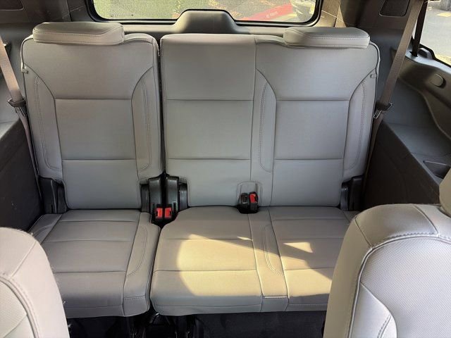 Used 2023 GMC Yukon SLT w/ SLT Premium Package image 13