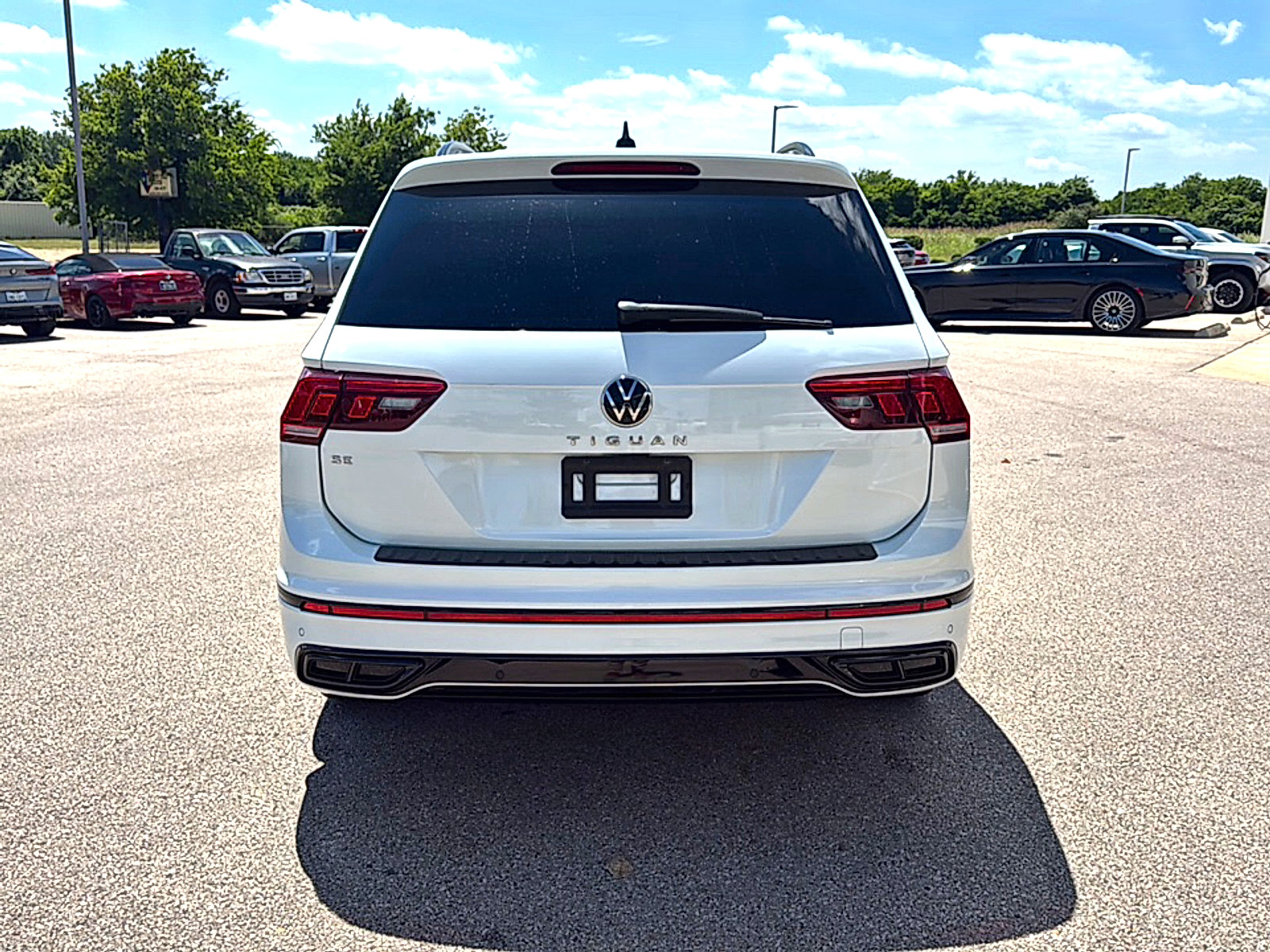 Used 2023 Volkswagen Tiguan SE R-Line FWD image 6