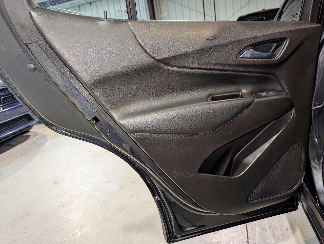 Used 2018 Chevrolet Equinox LT image 17