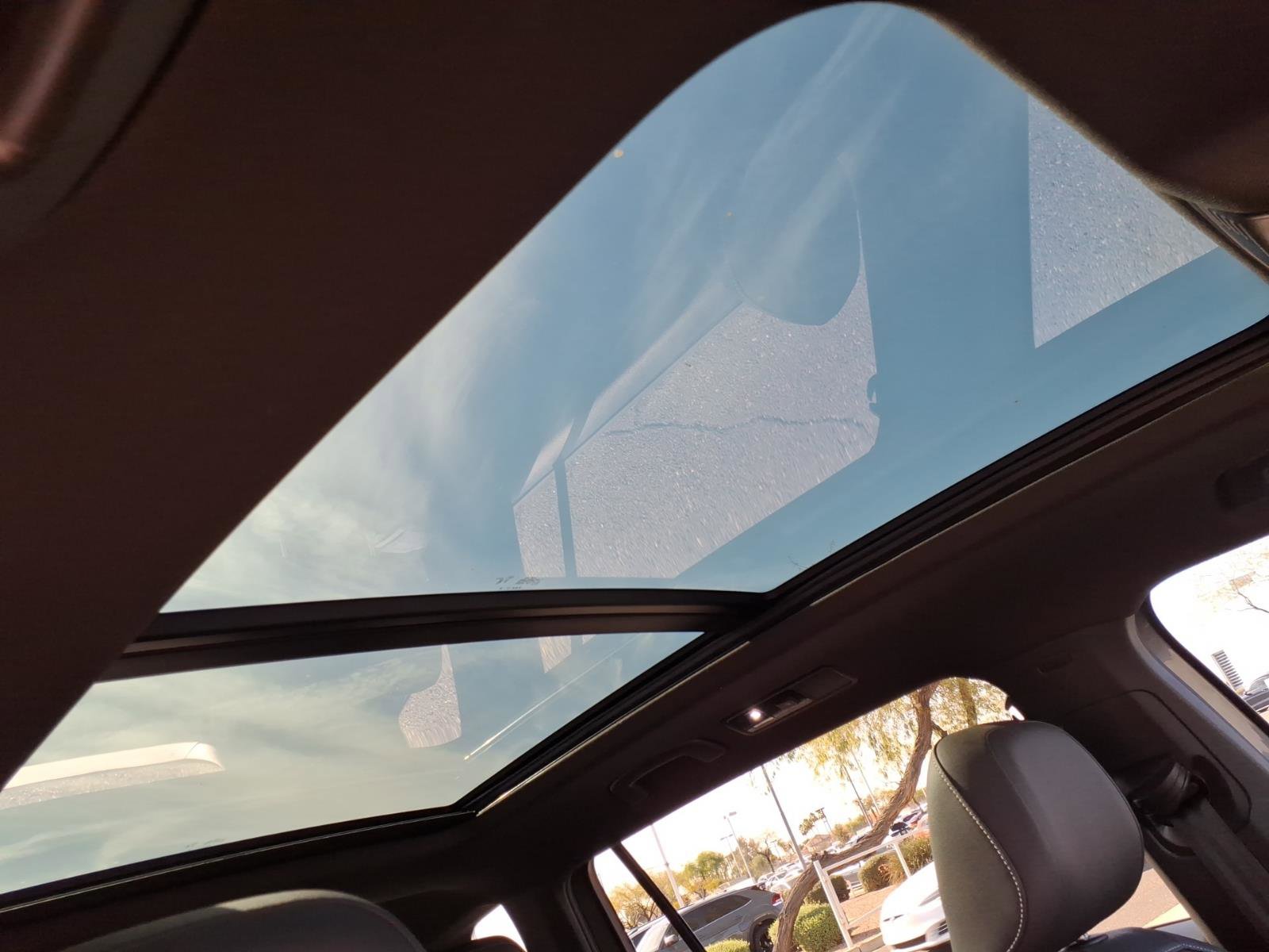 Certified 2023 Volkswagen Tiguan SE R-Line image 9