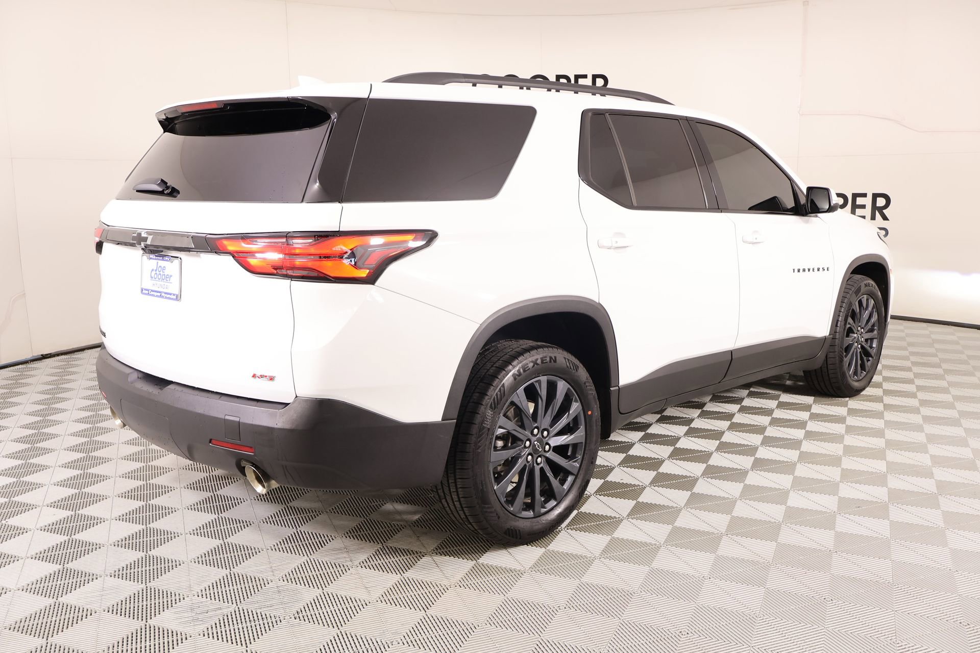 Used 2023 Chevrolet Traverse RS image 23