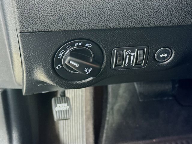 Used 2019 Chrysler 300 Limited image 12