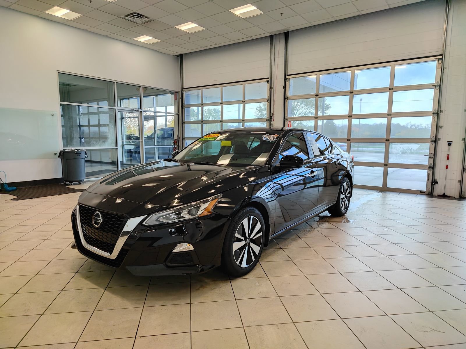 Used 2022 Nissan Altima 2.5 SV w/ SV Premium Package image 8