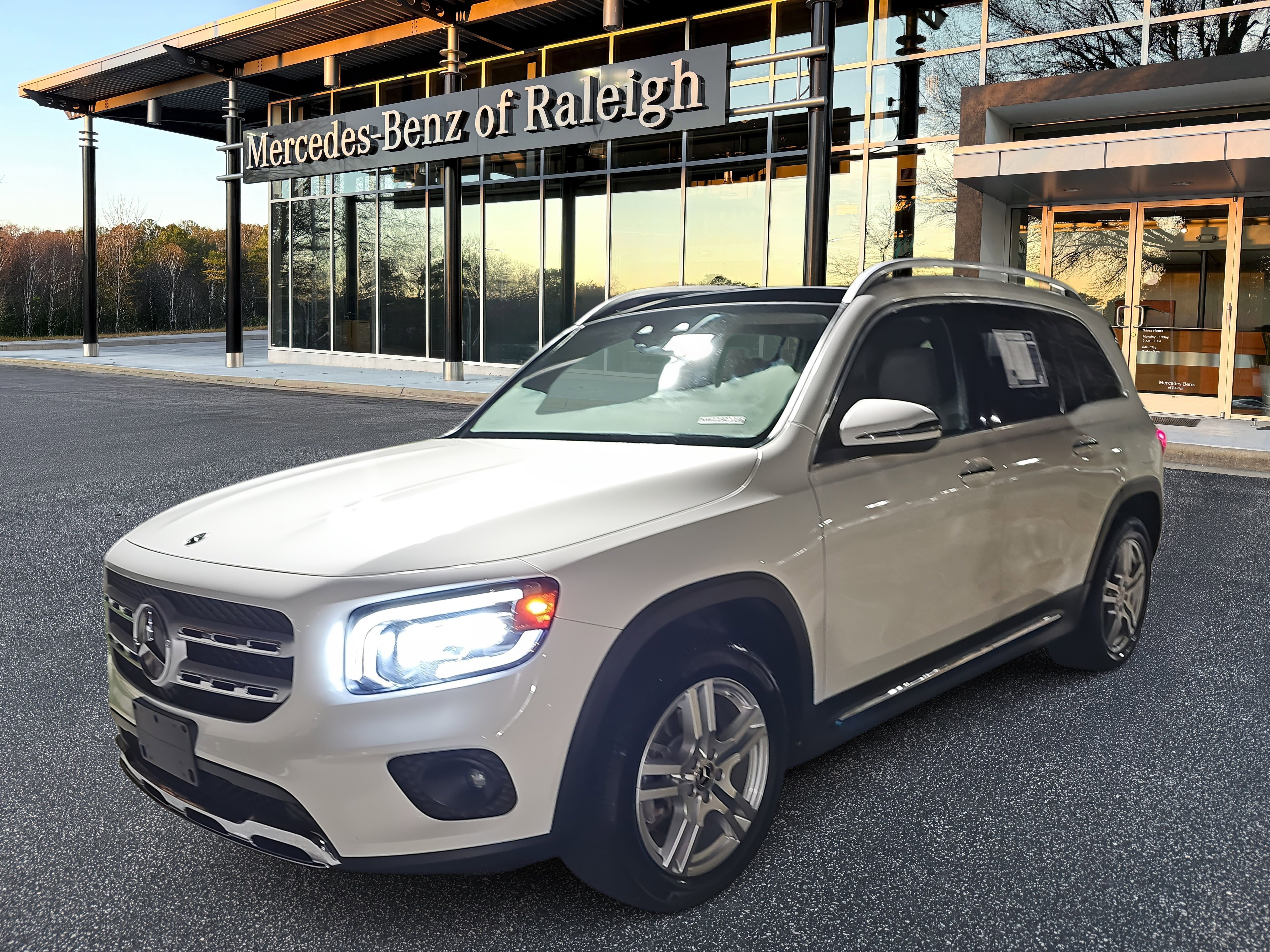 Used 2021 Mercedes-Benz GLB 250 4MATIC image 1