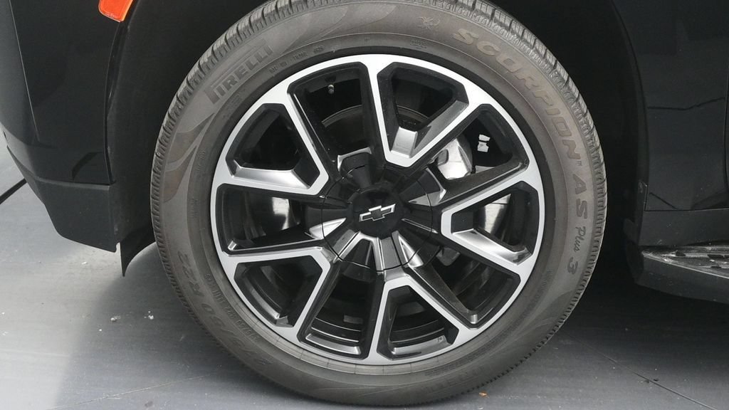Used 2024 Chevrolet Tahoe RST w/ Luxury Package RWD image 9