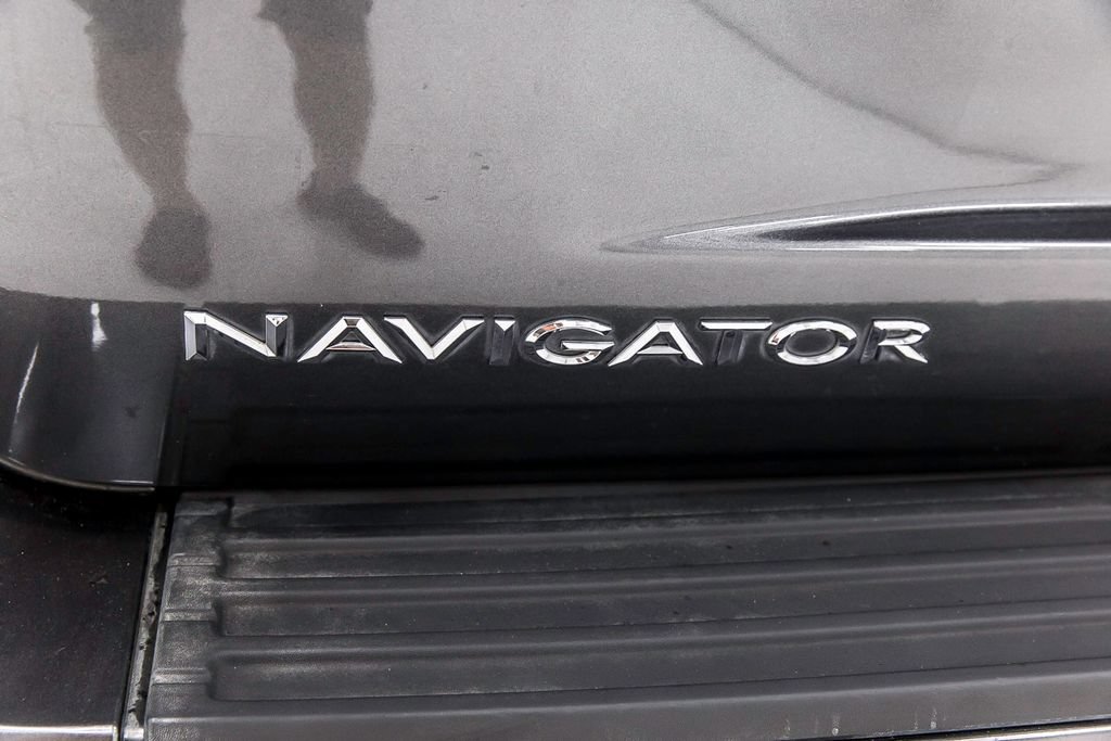 Used 2015 Lincoln Navigator 2WD w/ Equipment Group 101A Reserve image 5