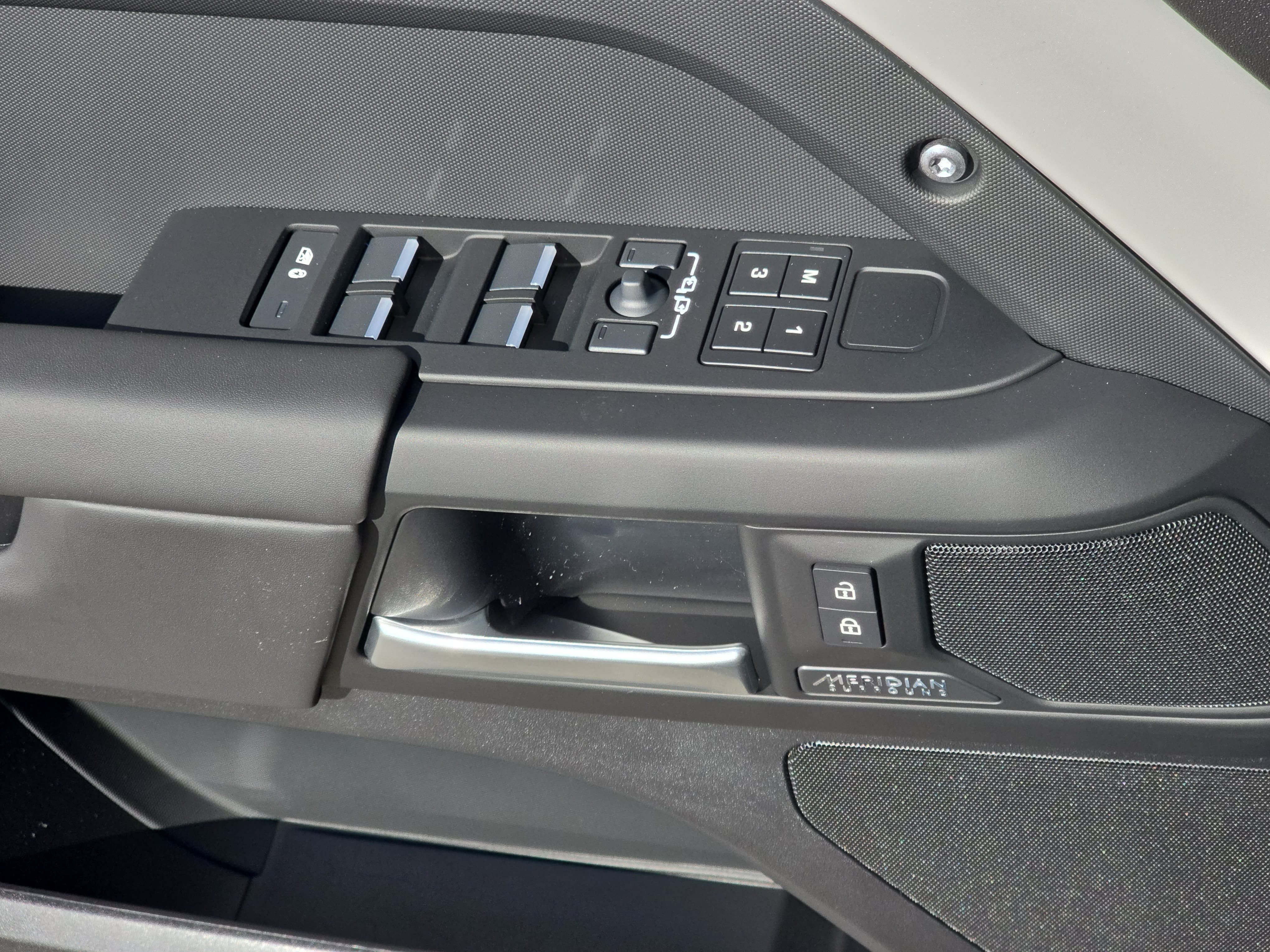 New 2026 Land Rover Defender 110 X-Dynamic SE AWD/4WD image 26