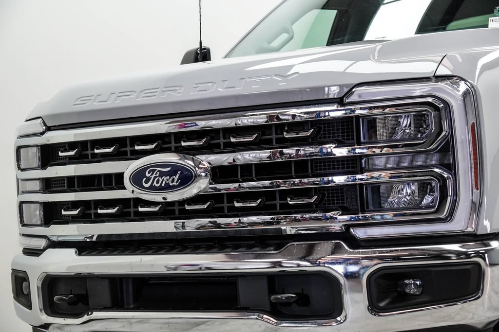 Used 2026 Ford F250 Lariat AWD/4WD image 2