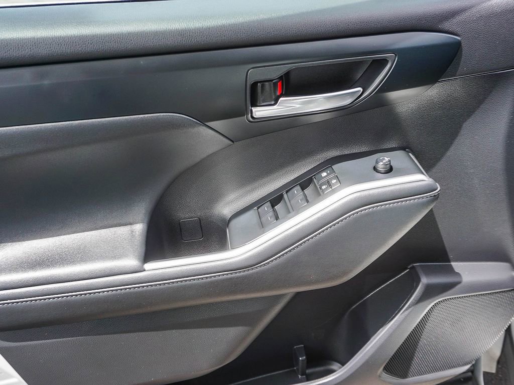 Used 2023 Toyota Highlander XLE FWD image 19