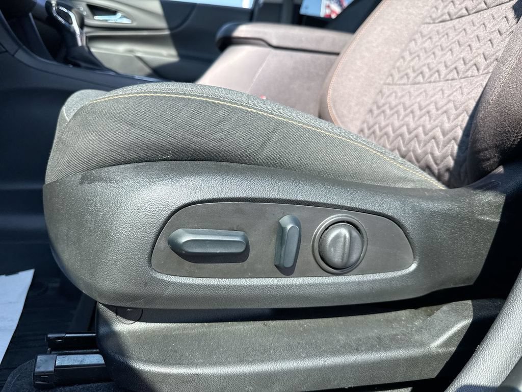Used 2023 Chevrolet Equinox LT FWD image 12