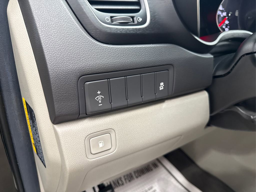 Used 2015 Kia Sedona LX w/ LX Convenience Package image 32