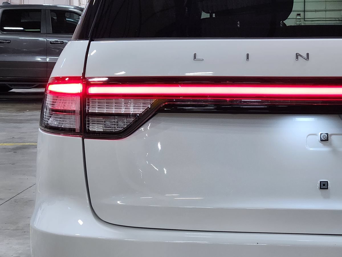 Used 2025 Lincoln Aviator 2WD image 20