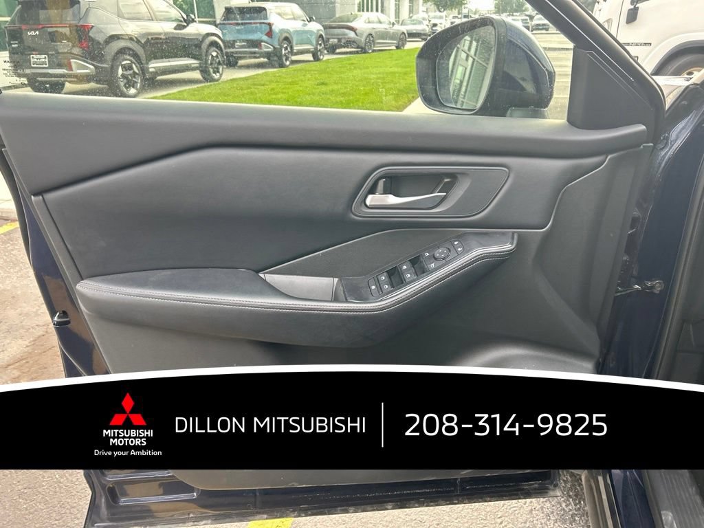 Used 2025 Nissan Rogue SV AWD/4WD image 6