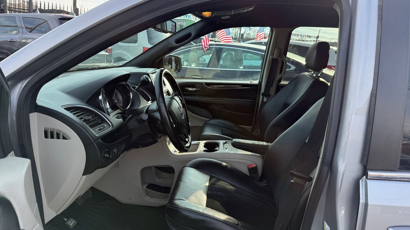Used 2018 Dodge Grand Caravan SXT FWD image 10