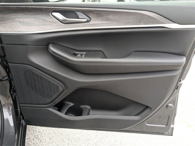 New 2025 Jeep Grand Cherokee Limited w/ Luxury Tech Group II image 41