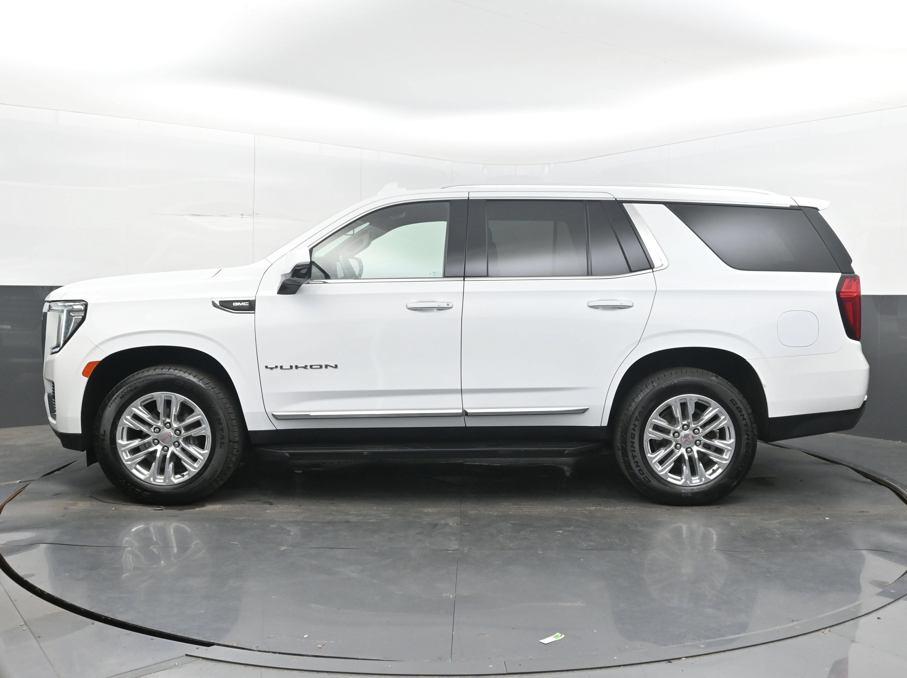 Used 2024 GMC Yukon SLT w/ SLT Luxury Package AWD/4WD image 7