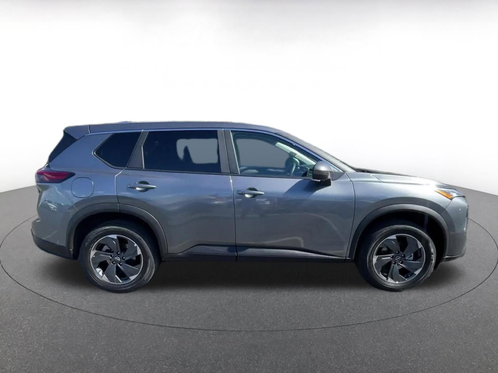 Used 2025 Nissan Rogue SV image 16