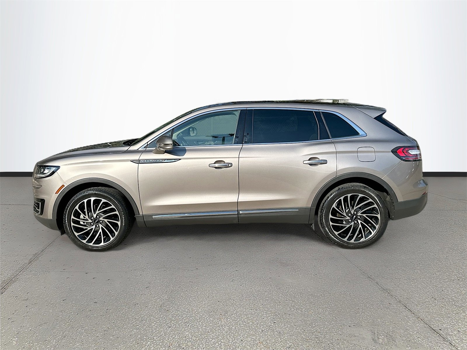 Used 2020 Lincoln Nautilus Reserve image 4