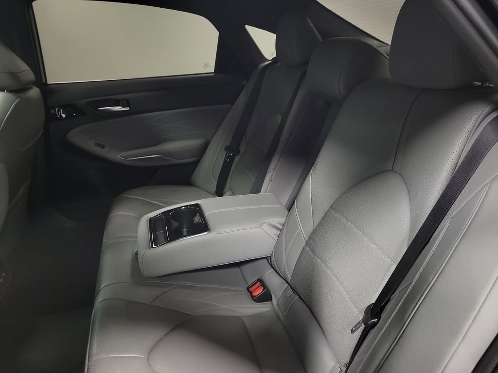 Used 2019 Toyota Avalon Limited image 21