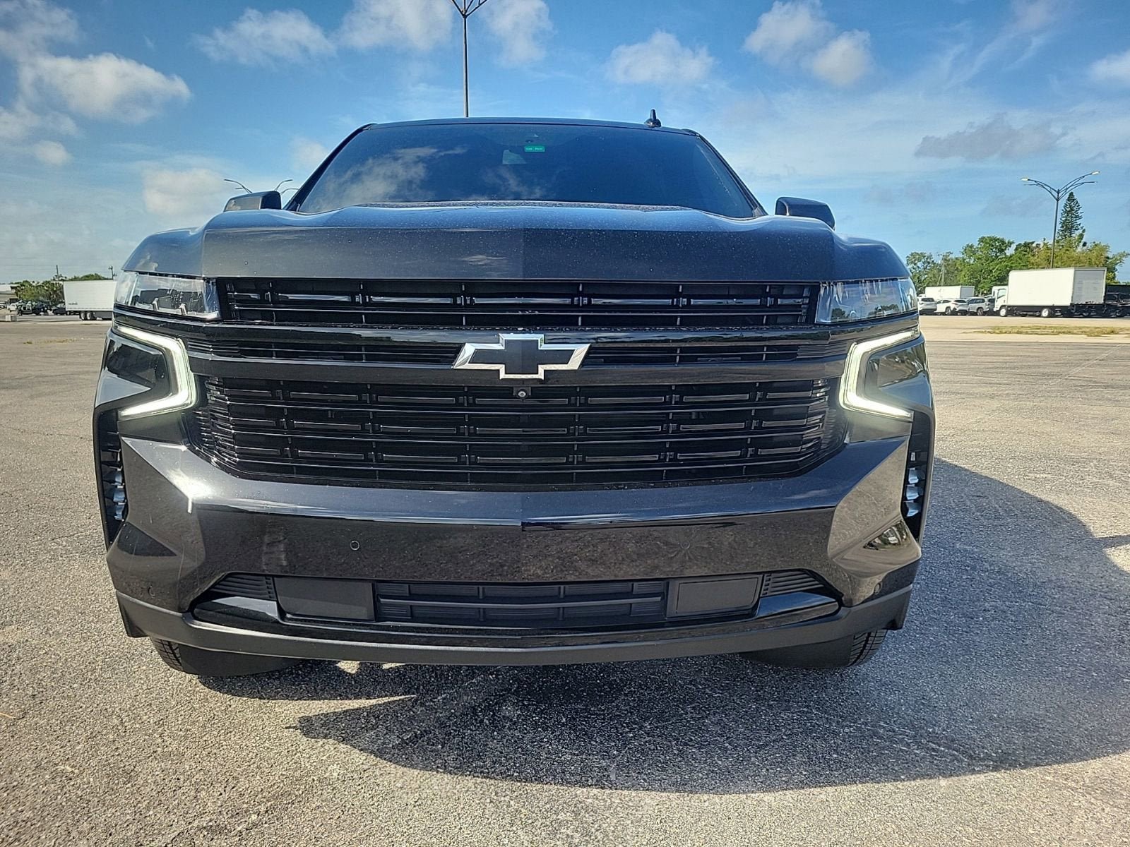 Used 2024 Chevrolet Suburban RST w/ Luxury Package RWD image 3