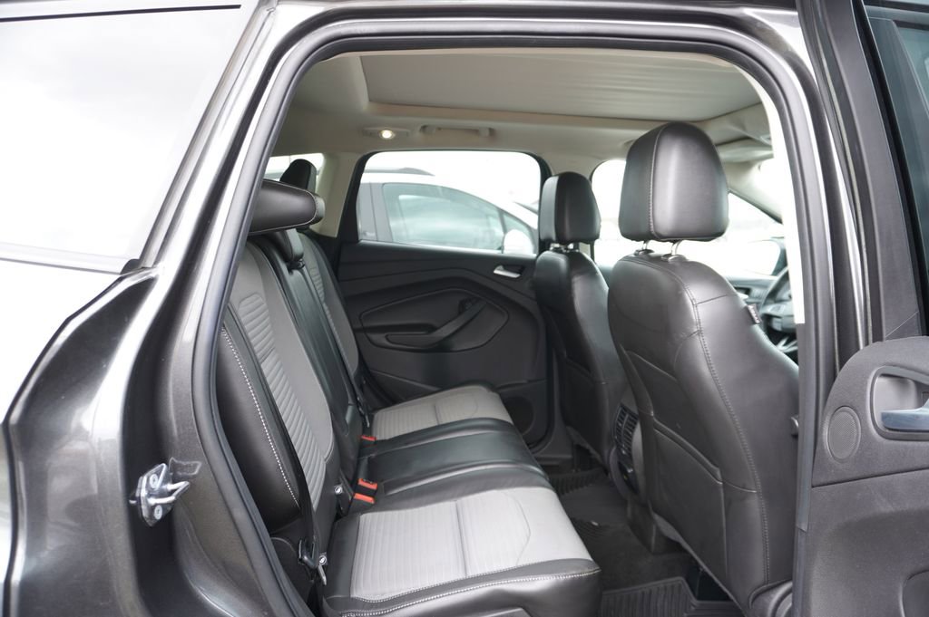 Used 2017 Ford Escape SE w/ Equipment Group 201A image 7