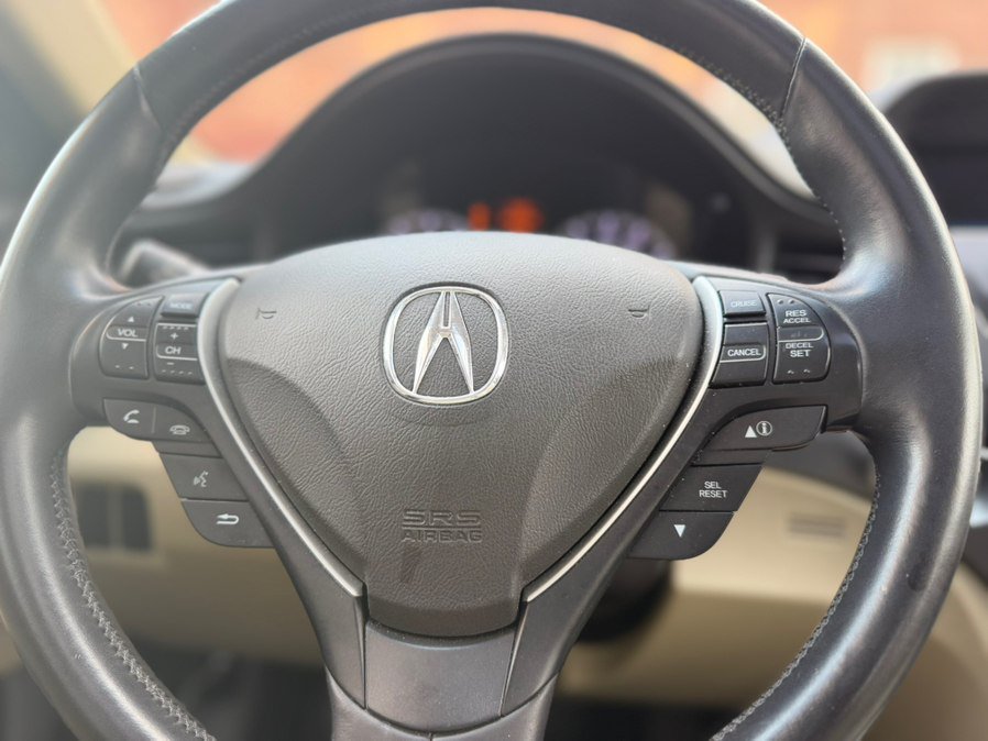 Used 2013 Acura ILX w/ Technology Package FWD image 19