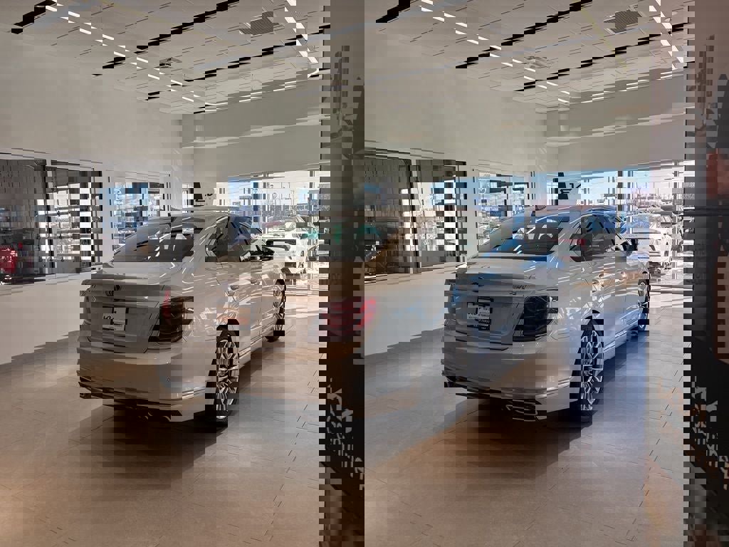 Used 2020 Kia K900 Luxury image 5