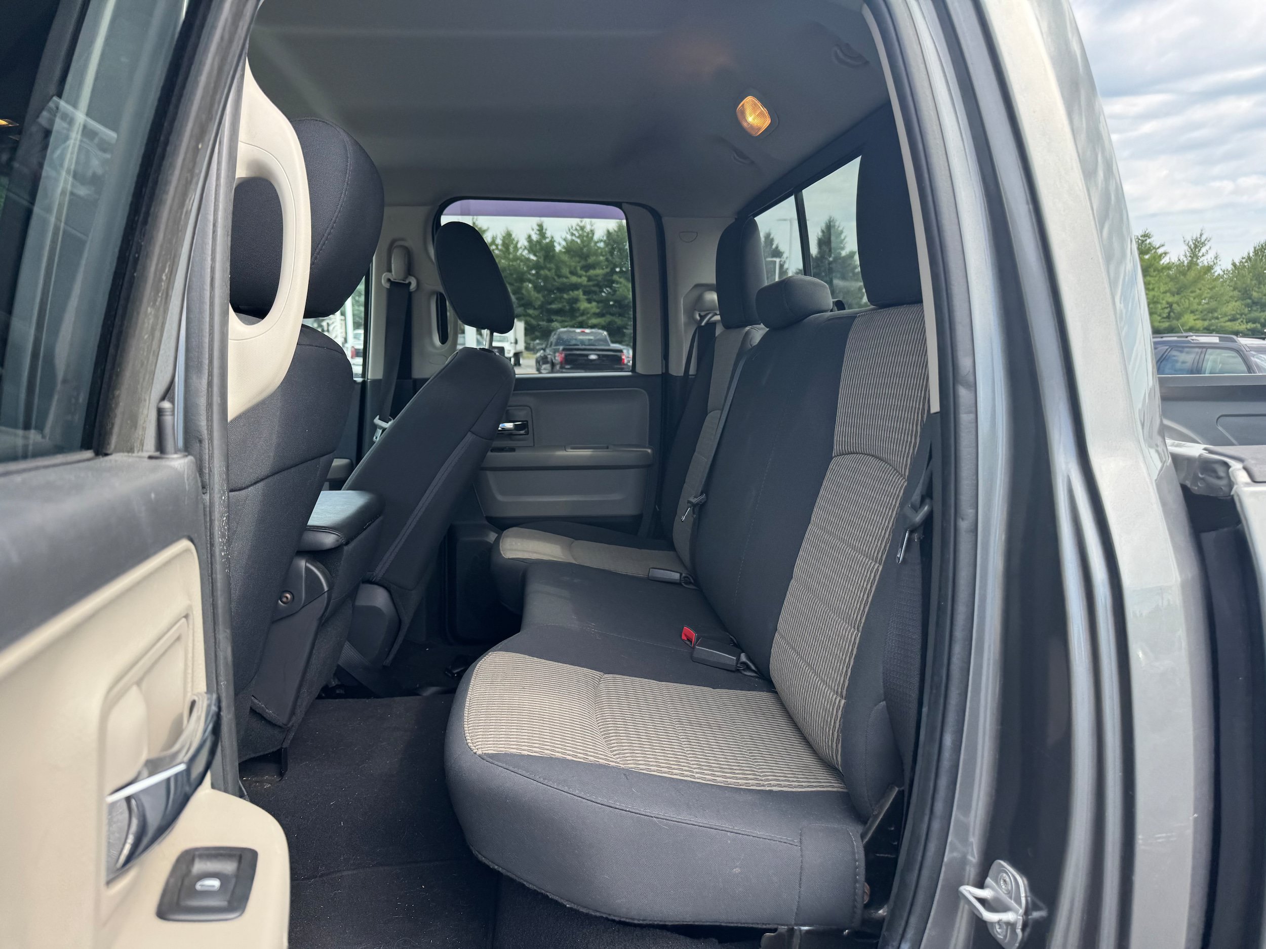 Used 2012 RAM 1500 Classic SLT RWD image 9