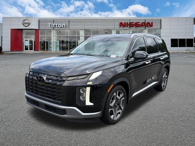 Used 2023 Hyundai Palisade Limited w/ Winter Package FWD image 3
