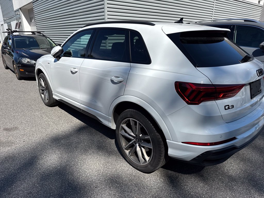 Used 2023 Audi Q3 2.0T Premium w/ Black Optic Sport Package AWD/4WD image 4