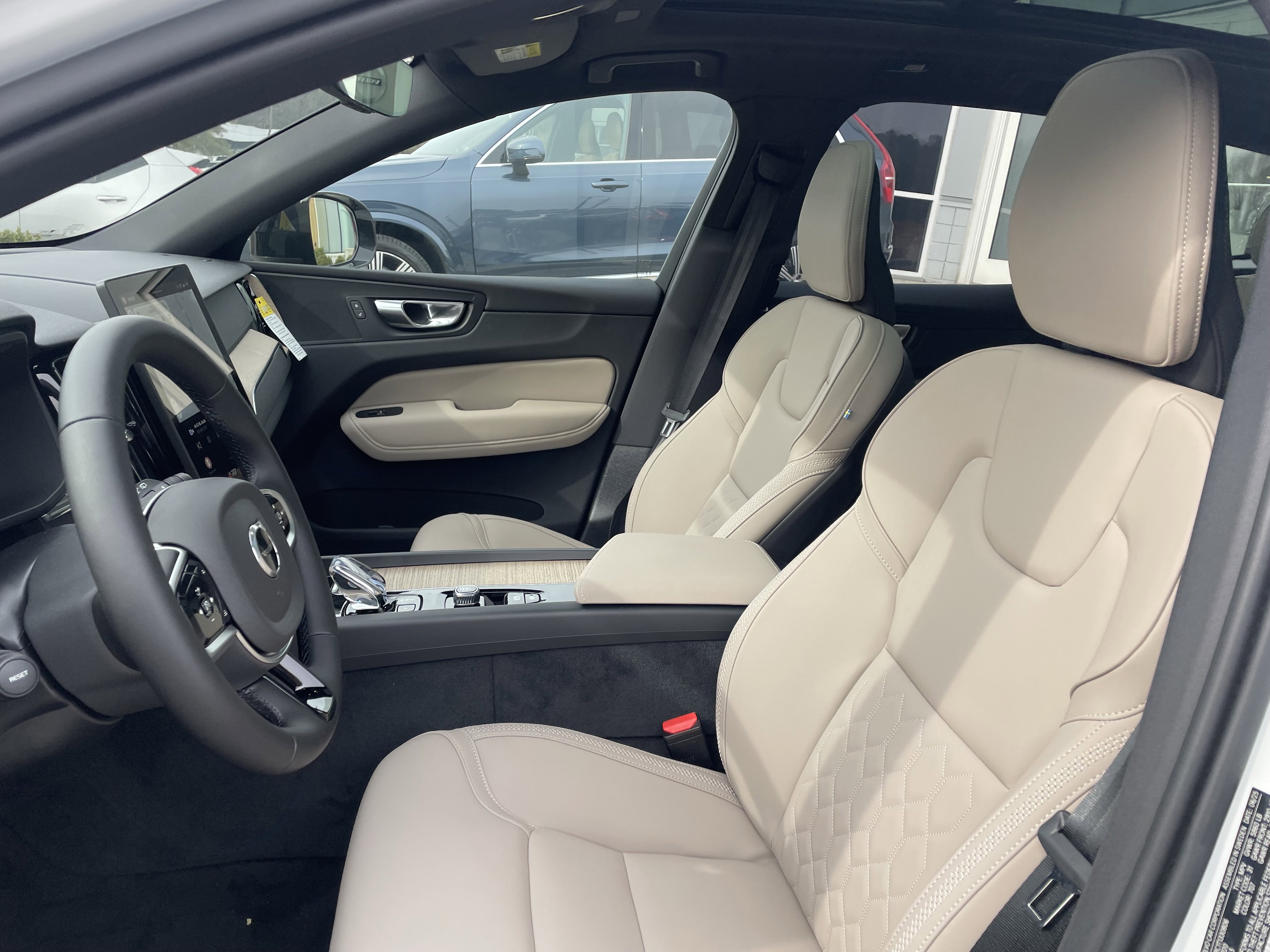 New 2026 Volvo XC60 T8 Plus w/ Protection Package Premier image 15