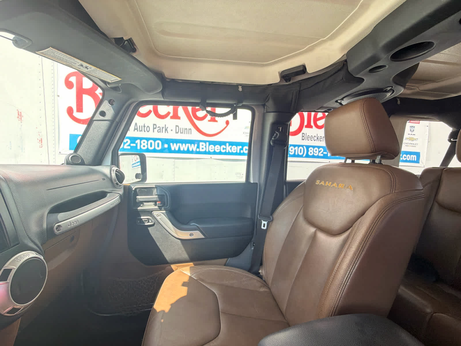 Used 2013 Jeep Wrangler Unlimited Sahara AWD/4WD image 28