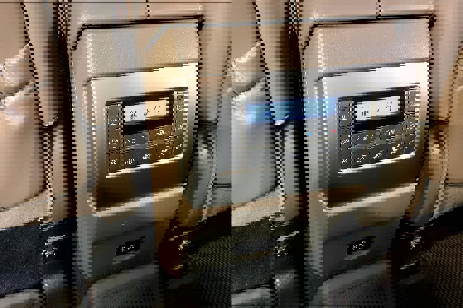 Used 2021 Lexus GX 460 Premium w/ Premium Package image 34