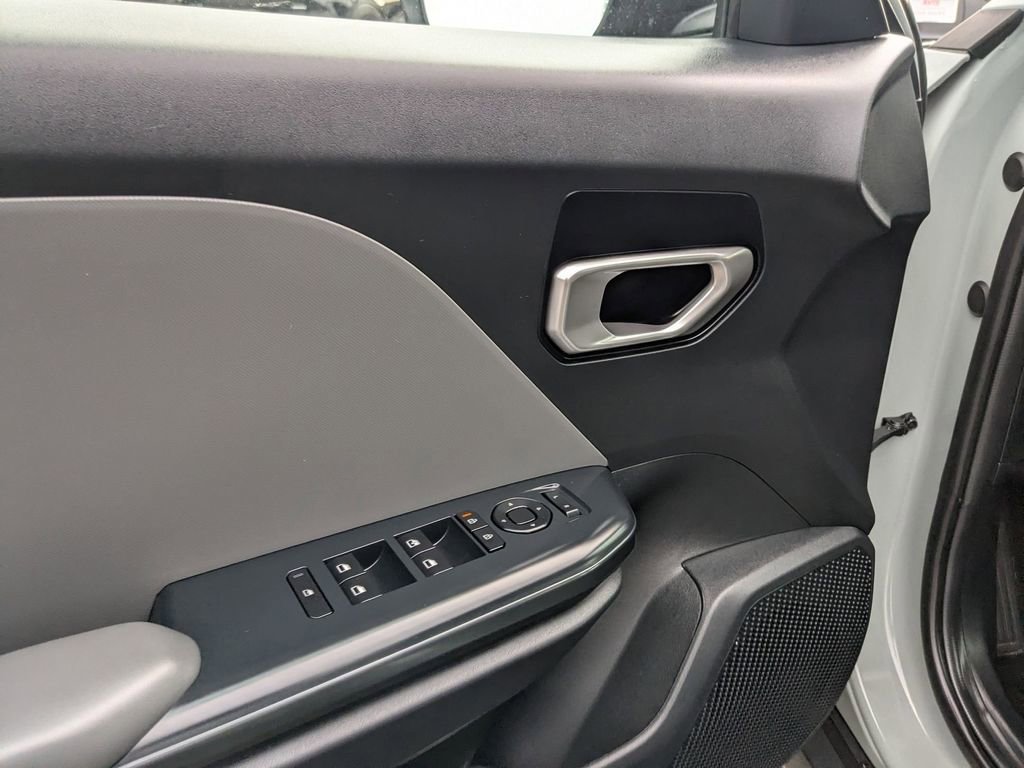 Used 2025 Kia K4 LXS image 14