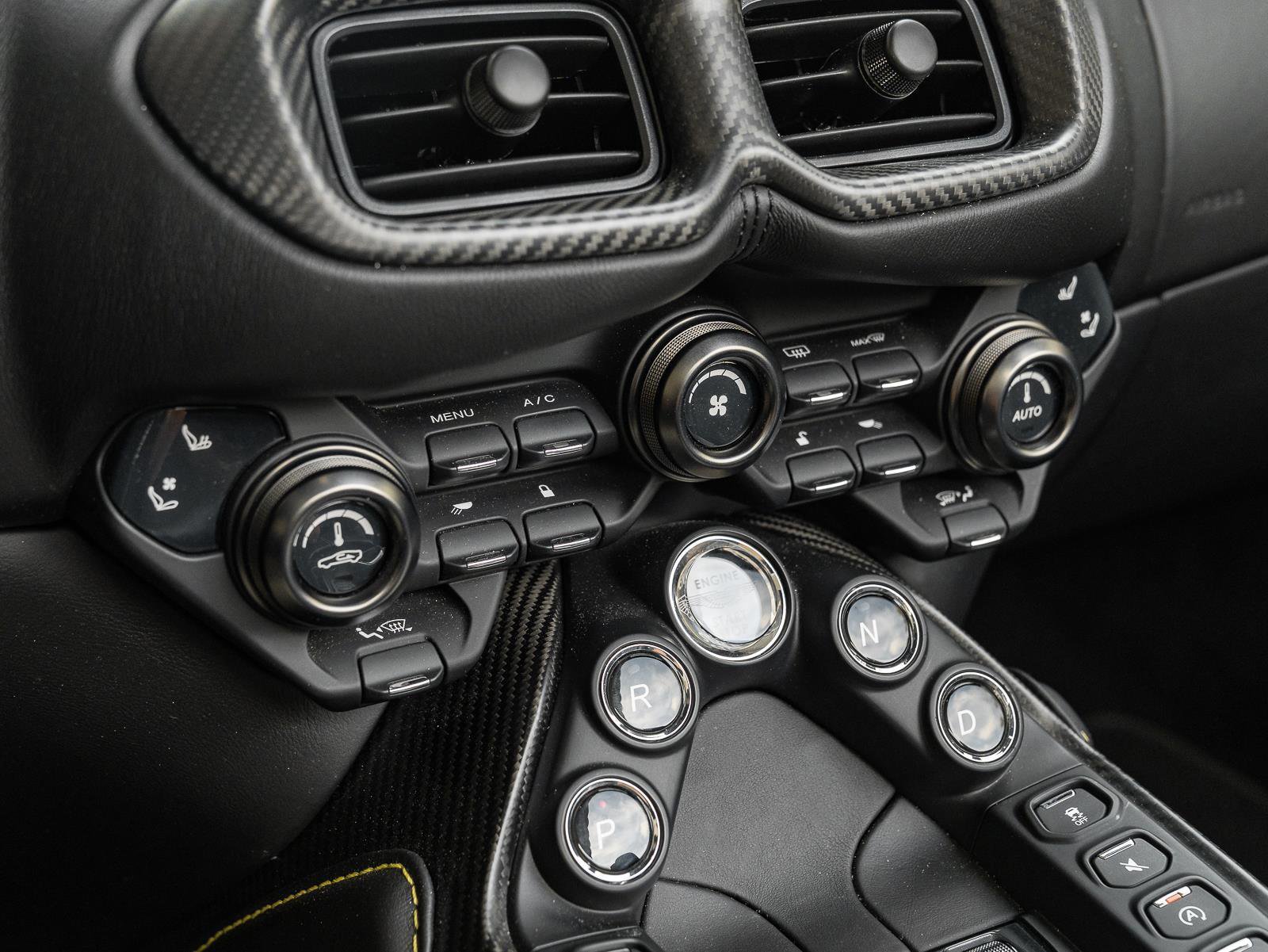 Used 2021 Aston Martin V8 Vantage Roadster image 26