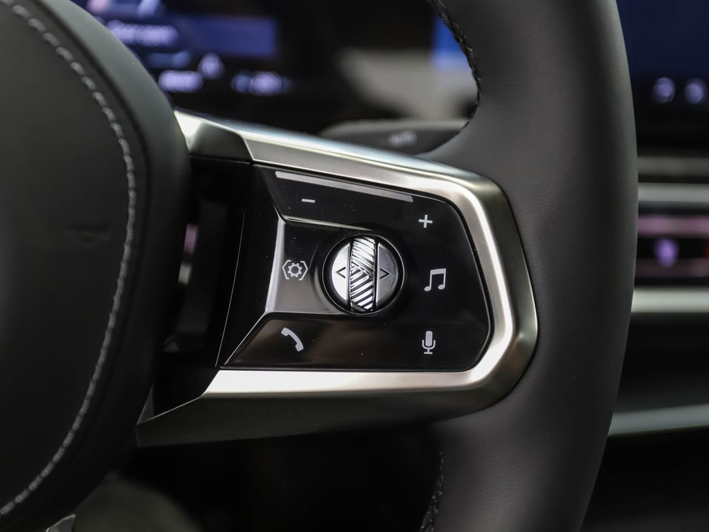 New 2025 BMW i7 xDrive60 image 13