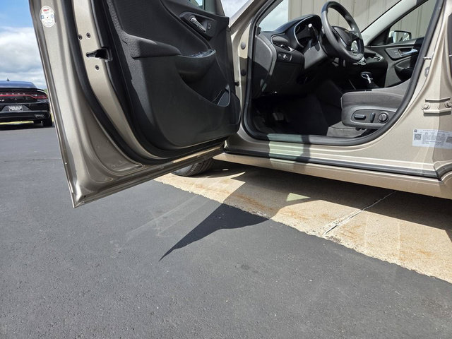 Used 2023 Chevrolet Malibu LT FWD image 15