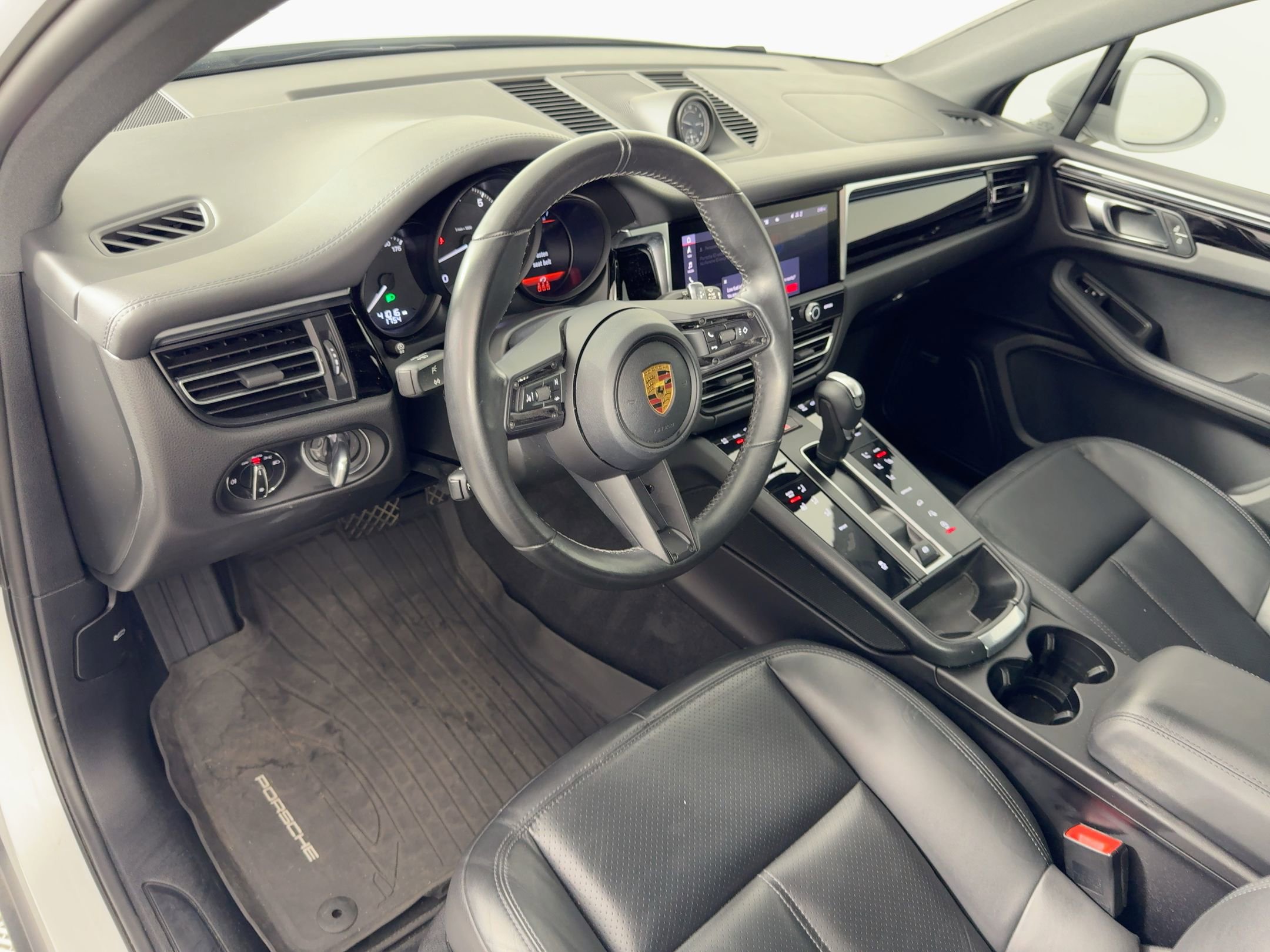 Certified 2022 Porsche Macan AWD/4WD image 4