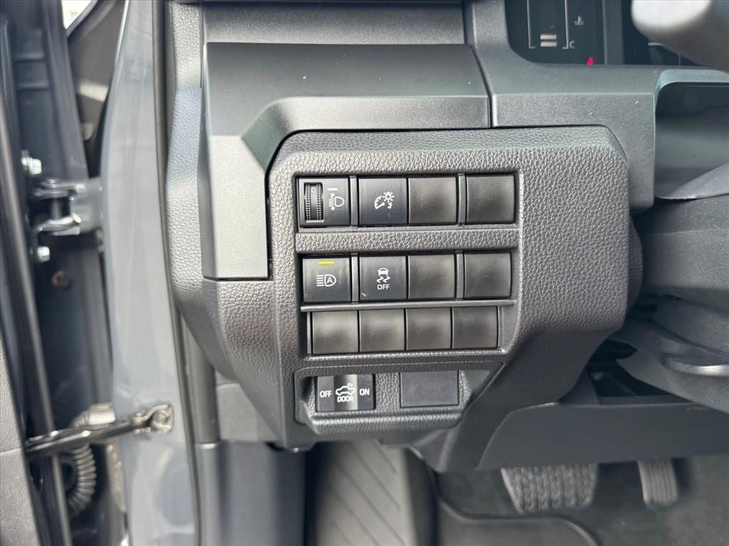 Used 2025 Toyota Tacoma SR AWD/4WD image 19