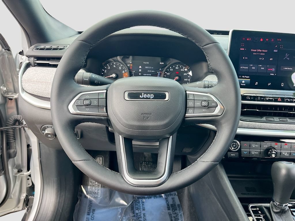 Used 2024 Jeep Compass Latitude AWD/4WD image 11