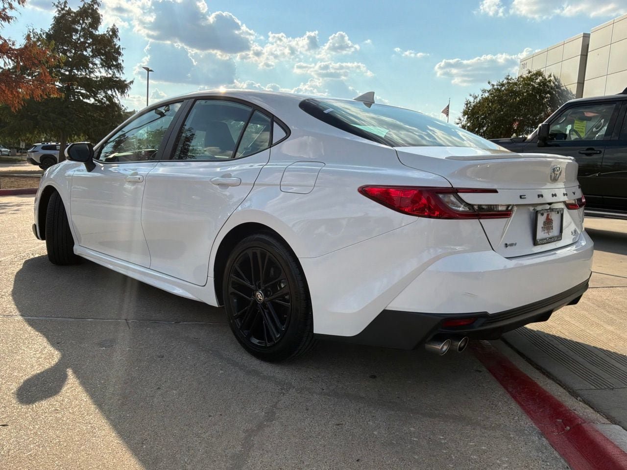 Used 2026 Toyota Camry SE FWD image 8
