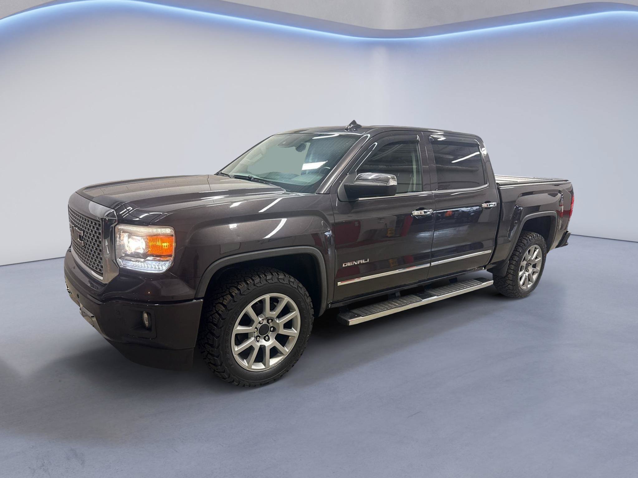 Used 2015 GMC Sierra 1500 Denali w/ Driver Alert Package AWD/4WD image 3