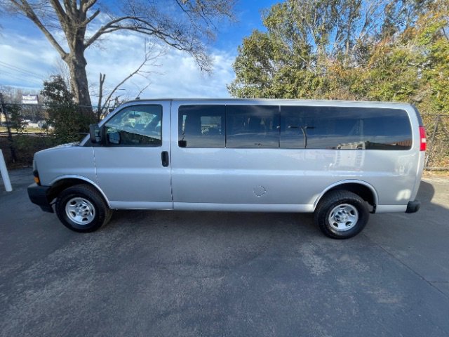 Used 2023 Chevrolet Express 3500 LS RWD image 2