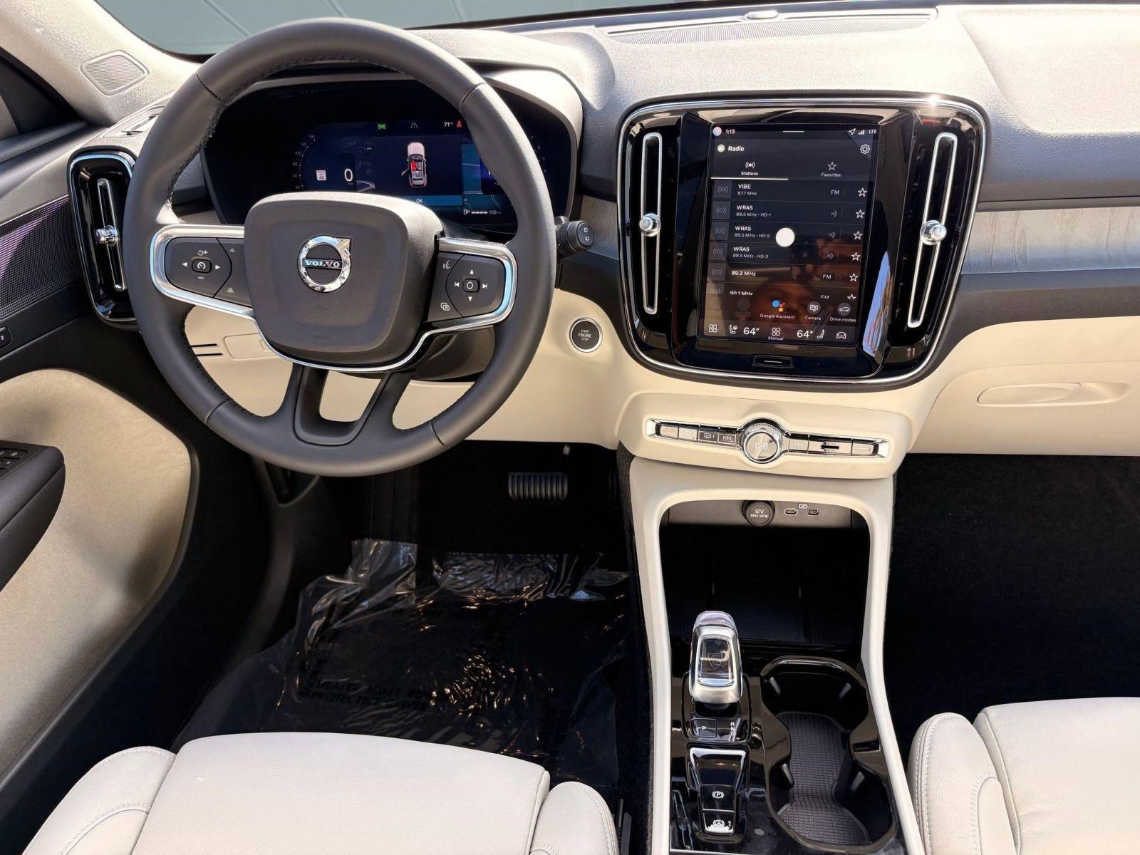 New 2026 Volvo XC40 B4 Plus w/ Climate Package image 24