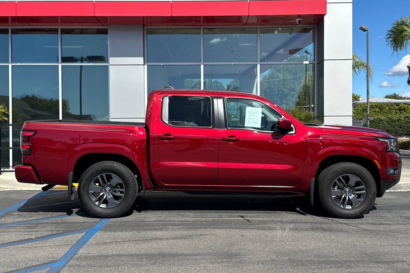 Used 2025 Nissan Frontier SV w/ SV Convenience Package image 4